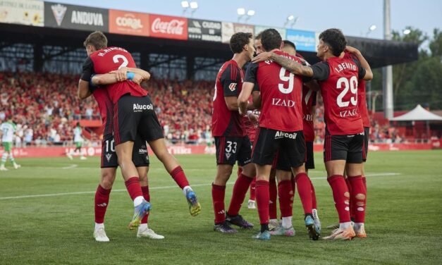 El Mirandés golea al Racing y jugará contra el Oviedo la final por el ascenso a Primera