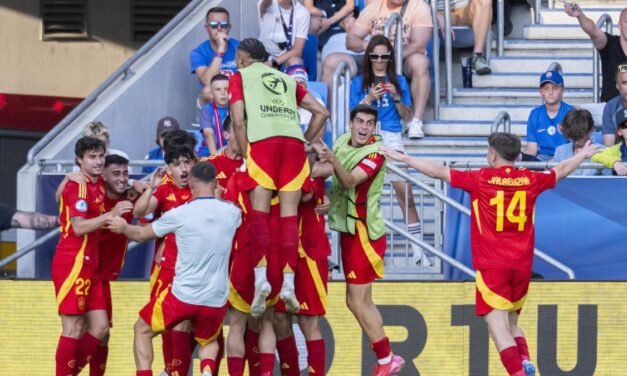 Dos minutos de inspiración meten a la Sub-21 en los cuartos de final del Europeo (2-1)