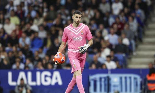 Joan Garcia, libre para fichar por el Barça