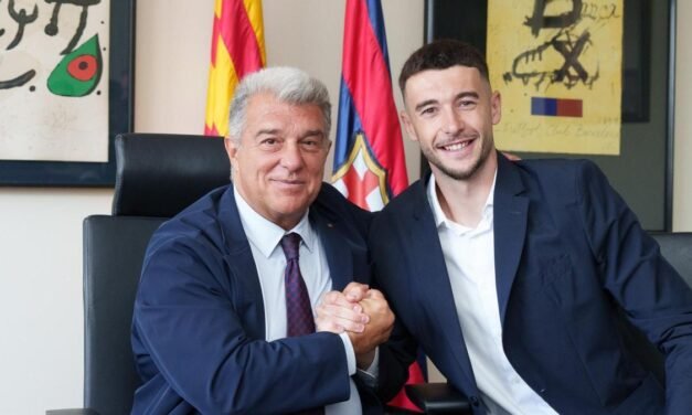 Joan Garcia firma para ser el portero del Barça hasta el 2031