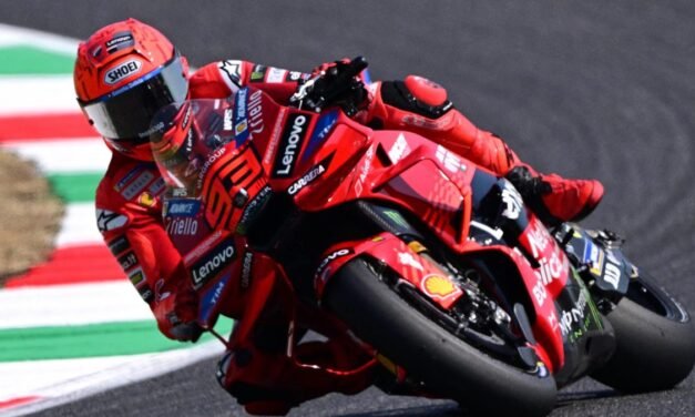 Marc Márquez, con remontada soberbia, asesta otro golpe moral a Bagnaia en su casa