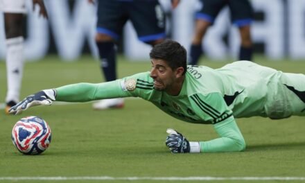 El Real Madrid gana al Pachuca con diez jugadores