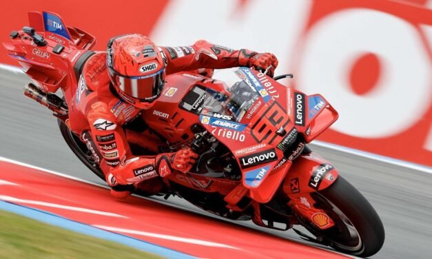 Marc Márquez se inviste intocable en la Catedral de Assen