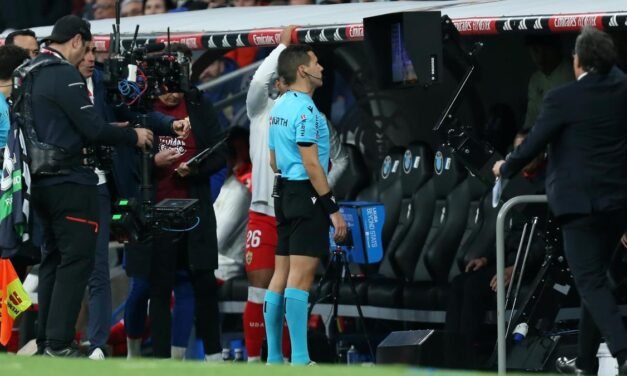 La 1ª RFEF contará con un VAR activable por los entrenadores