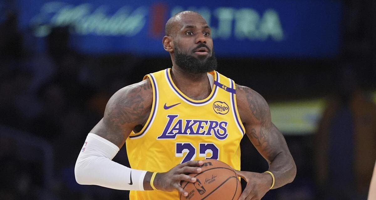 LeBron James, 40 años: “Por la mañana tomo un zumo verde o algo de fruta, pero no hago una comida completa hasta que llego a casa después del entrenamiento”