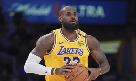 LeBron James, 40 años: “Por la mañana tomo un zumo verde o algo de fruta, pero no hago una comida completa hasta que llego a casa después del entrenamiento”