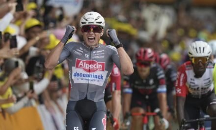 Philipsen triunfa y Evenepoel y Roglic caen en la primera trampa