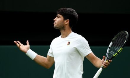 Alcaraz regala un ejercicio táctico: ya está en cuartos de Wimbledon
