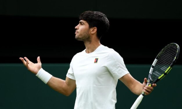 Alcaraz regala un ejercicio táctico: ya está en cuartos de Wimbledon