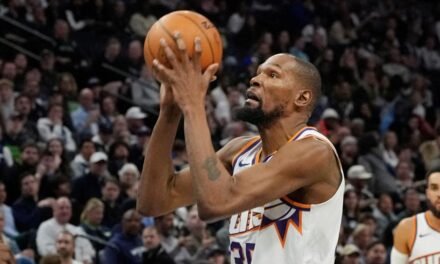 Kevin Durant protagoniza el primer traspaso de la NBA con siete equipos implicados en su llegada a los Rockets