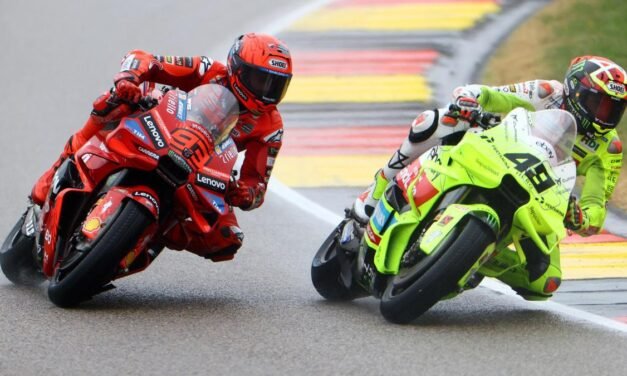 Marc Márquez no da tregua en la Sprint de Sachsenring sobre mojado