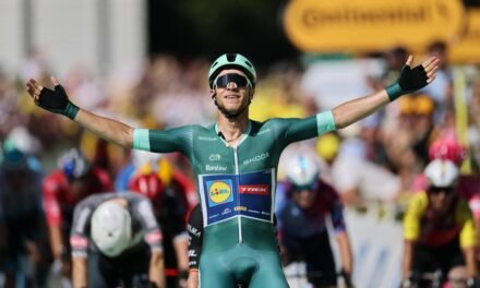 Jonathan Milan se estrena en el Tour y acaba con la sequía italiana