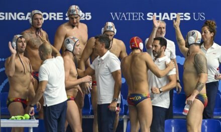 La selección masculina tampoco falla y ya está en semifinales después de barrer a Montenegro (14-5)