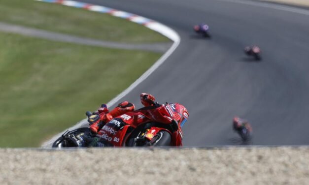 Marc Márquez se impone por aplastamiento en Brno y se dispara con más de 120 puntos de ventaja