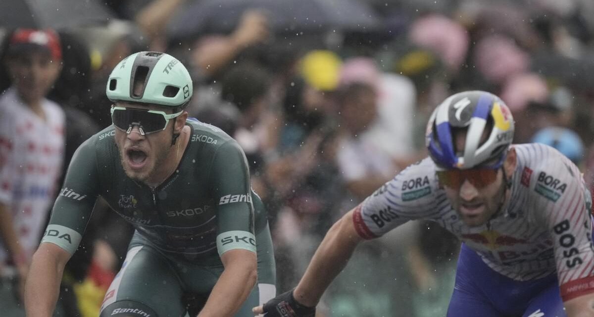 Jonathan Milan repite victoria bajo la lluvia de Valence
