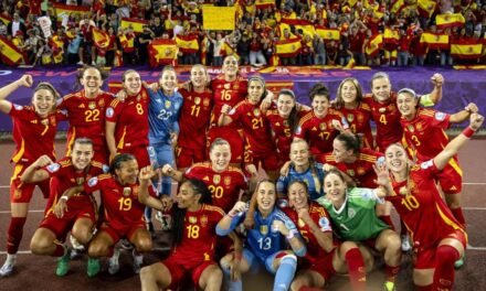 España celebra con el corazón pero gana con la cabeza