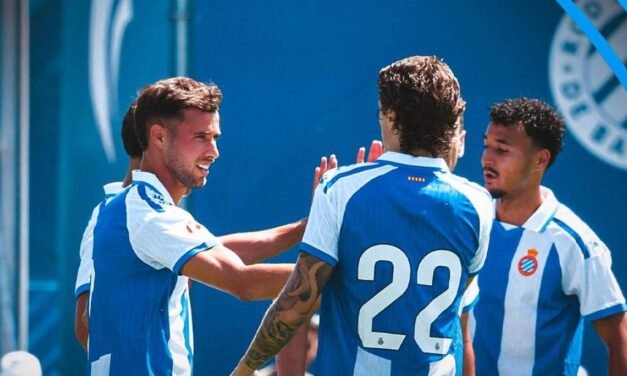 La conexión entre Kike García y Puado da la primera victoria de la pretemporada al Espanyol