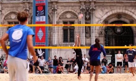 Jugar al vóley en el corazón histórico de París