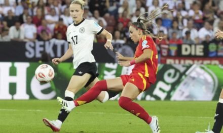 Tomé sorprende con la titularidad de Athenea en la final de la Eurocopa