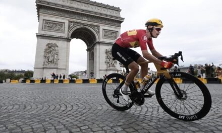 Roban al danés Magnus Cort una bicicleta en el aeropuerto de Barcelona mientras corría el Tour