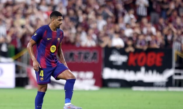 El Barça reabre el debate del central: dos renovaciones y un adiós en el horizonte