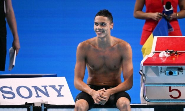 Marchand, McIntosh y Popovici reinan el día de la primera medalla de la niña de 12 años