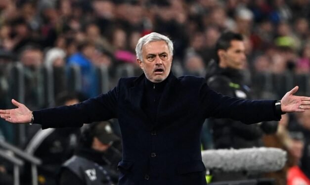 José Mourinho, despedido del Fenerbahçe tras no clasificarse para la Champions League