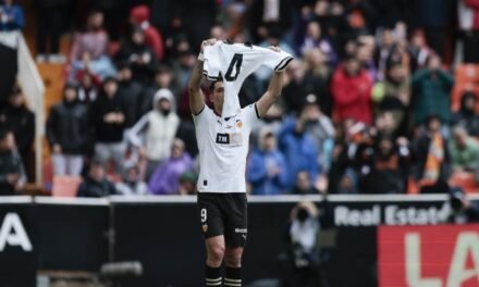 El Valencia CF prohíbe el consumo de pipas en su estadio por “limpieza e higiene”