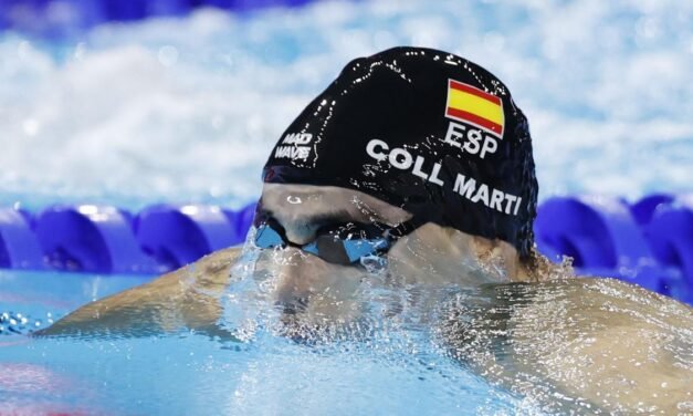 Carles Coll se la juega al negro y le sale rojo en la final de los 200 braza
