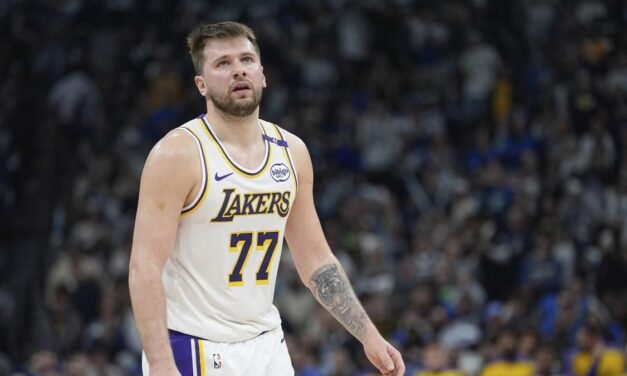 Luka Doncic celebra su puesta a punto renovando por tres temporadas con los Lakers