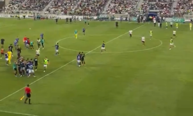 Brutal pelea entre los jugadores del Betis y el Como durante un amistoso de pretemporada