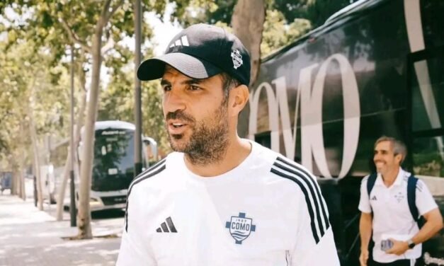 El Como se mira en el espejo del Barça para asentarse en la élite: “Lo de la línea defensiva me parece increíble”