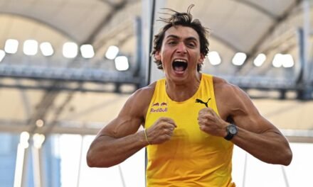 Duplantis ya acaricia los 6,30 metros tras volver a batir el récord del mundo