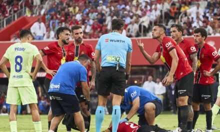 El polémico gol de Ferran Torres con un rival en el suelo