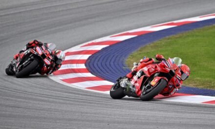 Marc Márquez se lleva la victoria en el GP 1.000 de MotoGP tras un duelo estelar con Bezzecchi