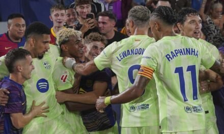 El Barça se apodera de la locura con un triunfo en el añadido en el campo del Levante