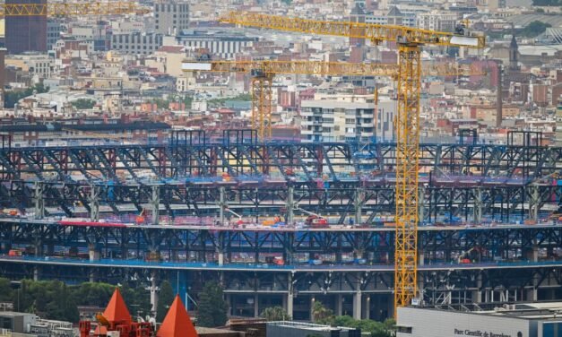 La carrera del Camp Nou para poder abrir el estadio ante el Valencia