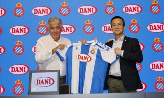 Dani renueva el acuerdo de patrocinio con el Espanyol una temporada más para evitar “un vacío muy grande” en la camiseta