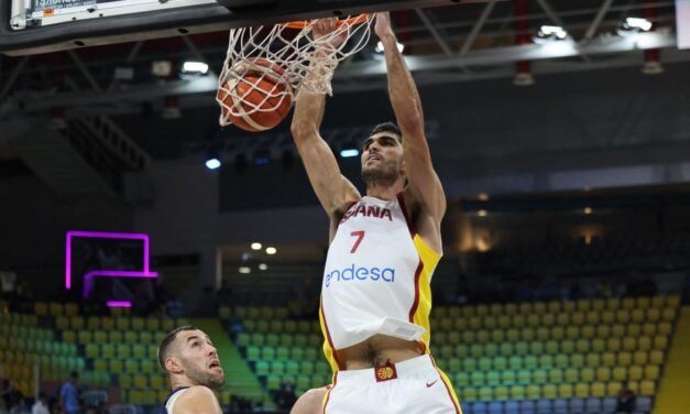 Espanya s’espolsa la tendresa i salva amb un festival de triples el primer ‘match-ball’ davant Bòsnia