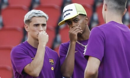 Gavi no logra esquivar de nuevo el quirófano por su rodilla y Fermín estará tres semanas de baja