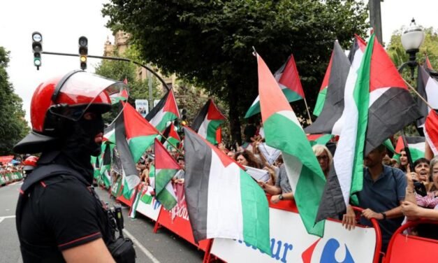 Manifestantes anti Israel fuerzan la neutralización de la 11.ª etapa