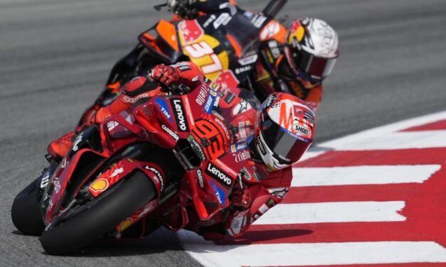 Las KTM de Binder y Acosta roban el protagonismo a los Márquez en Montmeló