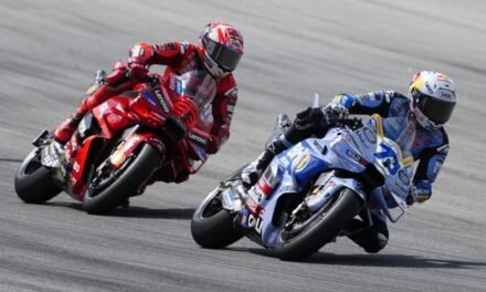 Àlex Márquez retrasa con un triunfo soberbio la coronación de Marc, al menos hasta Japón