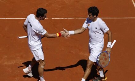 El dobles salva a España de la eliminación prematura ante Dinamarca