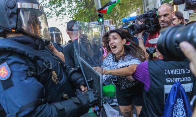 La Vuelta acaba en caos