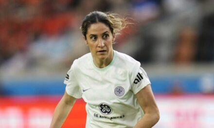 La futbolista de la NWSL Savannah DeMelo se desploma en pleno partido