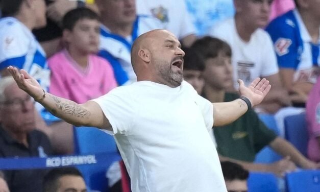 Manolo González se mira en el espejo de Camacho