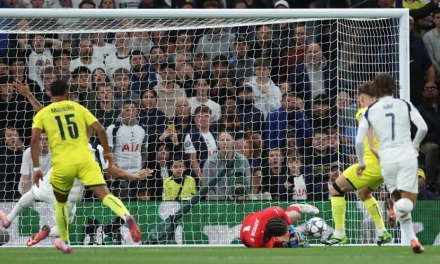 El Tottenham acepta el inesperado regalo de Luiz Junior