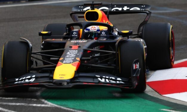 ‘Pole’ de Verstappen y 2.º de Sainz en Bakú en una accidentada sesión con seis banderas rojas