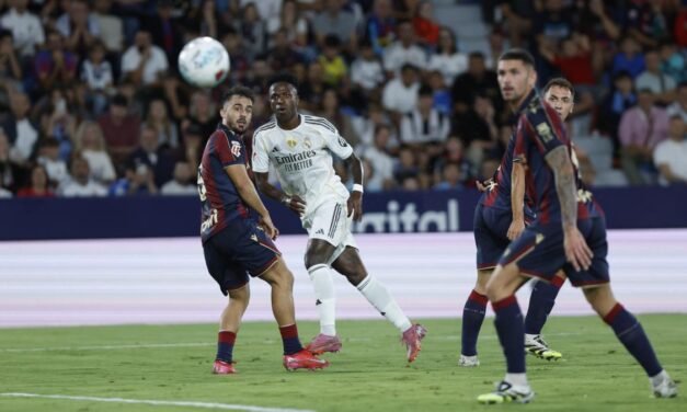 Vinícius regala un Picasso y baila con Mabppé en un Real Madrid lanzado